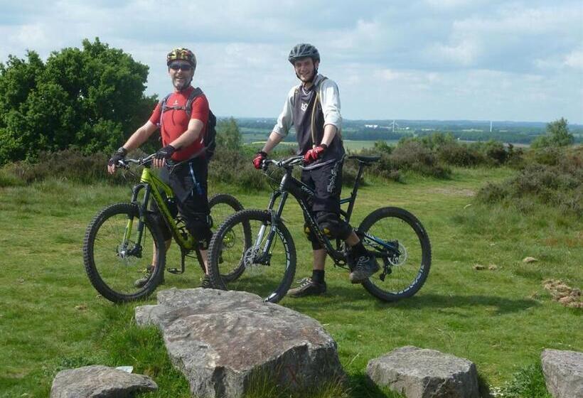 فندق The Coach House