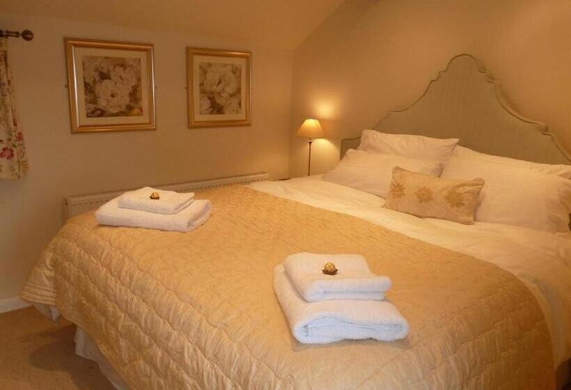 فندق The Coach House