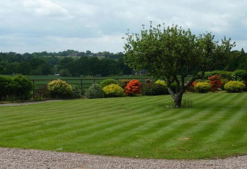 فندق The Coach House