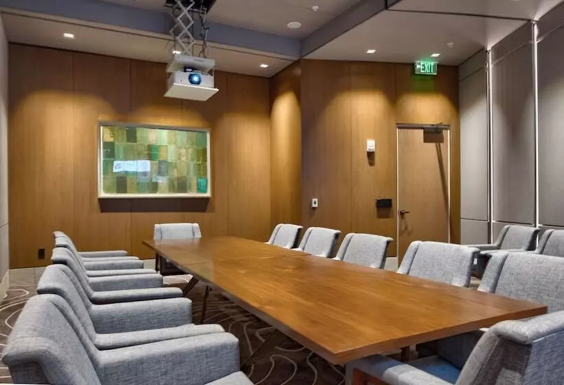 ホテル The Ritzcarlton Residences, Waikiki Beach