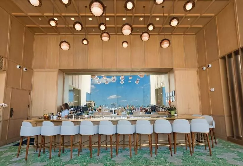 ホテル The Ritzcarlton Residences, Waikiki Beach