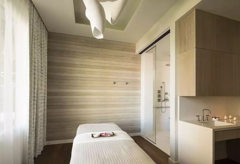 ホテル The Ritzcarlton Residences, Waikiki Beach