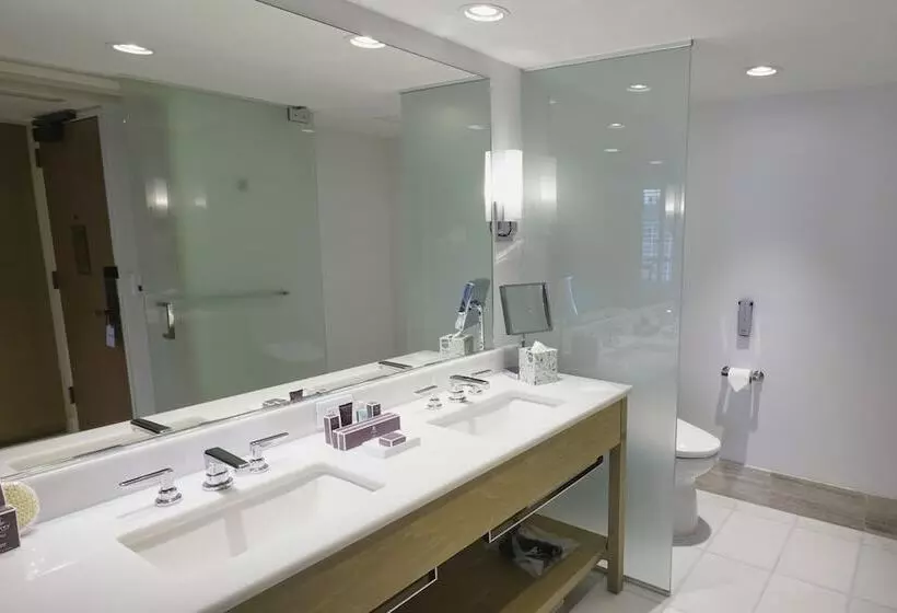 ホテル The Ritzcarlton Residences, Waikiki Beach