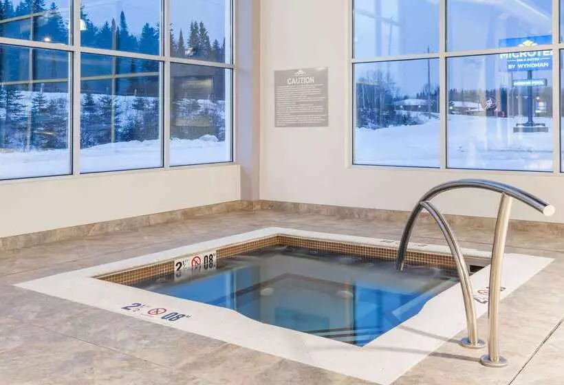 Microtel Inn & Suites By Wyndham Kirkland Lake