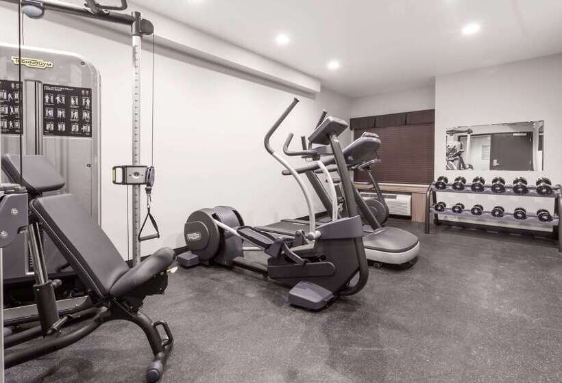 Microtel Inn & Suites By Wyndham Kirkland Lake