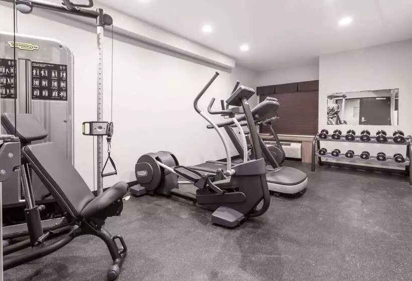 Microtel Inn & Suites By Wyndham Kirkland Lake
