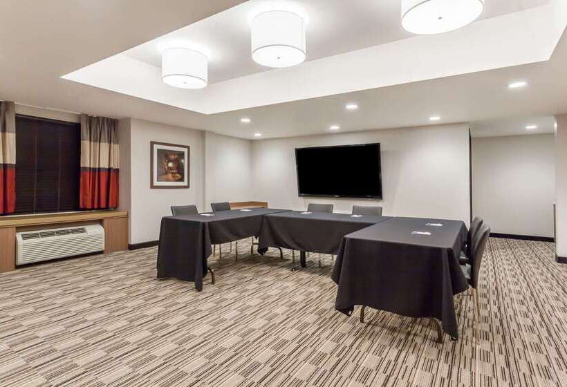 Microtel Inn & Suites By Wyndham Kirkland Lake