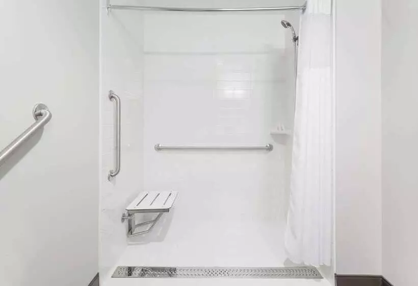 Microtel Inn & Suites By Wyndham Kirkland Lake
