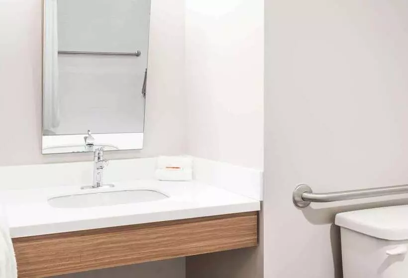 Microtel Inn & Suites By Wyndham Kirkland Lake