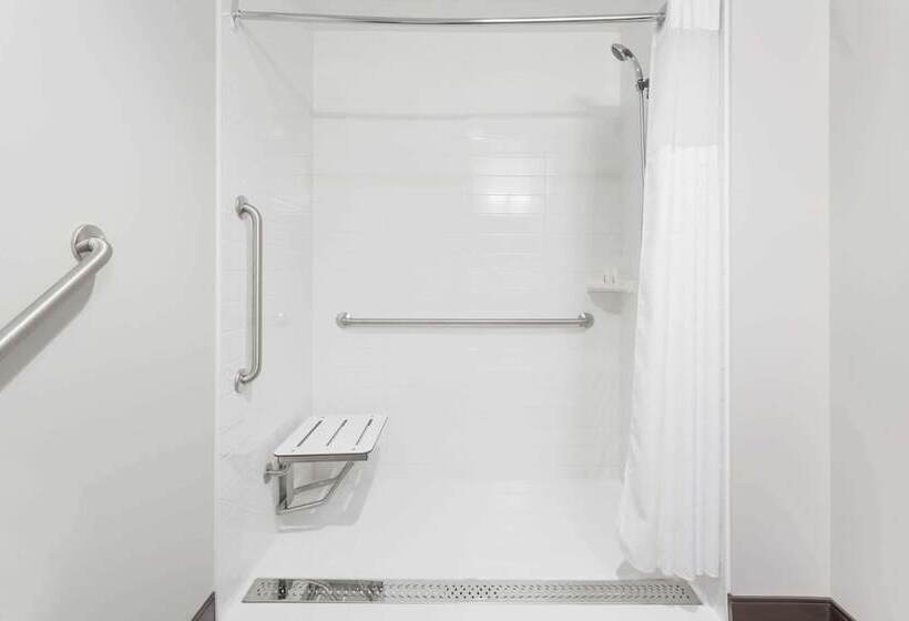 Microtel Inn & Suites By Wyndham Kirkland Lake