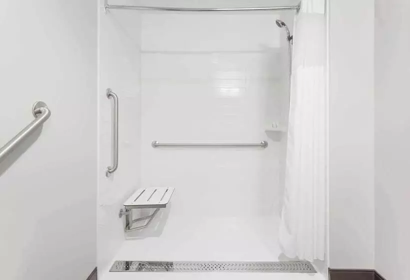 Microtel Inn & Suites By Wyndham Kirkland Lake