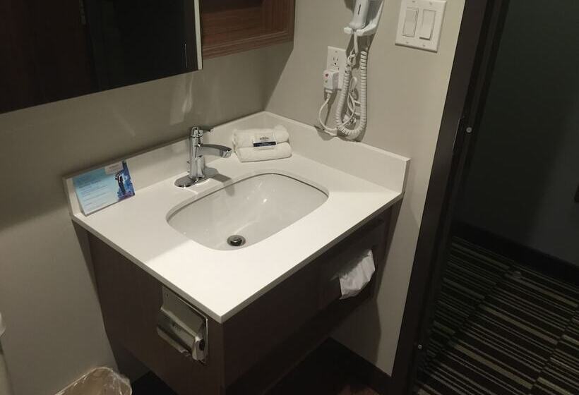 Microtel Inn & Suites By Wyndham Kirkland Lake