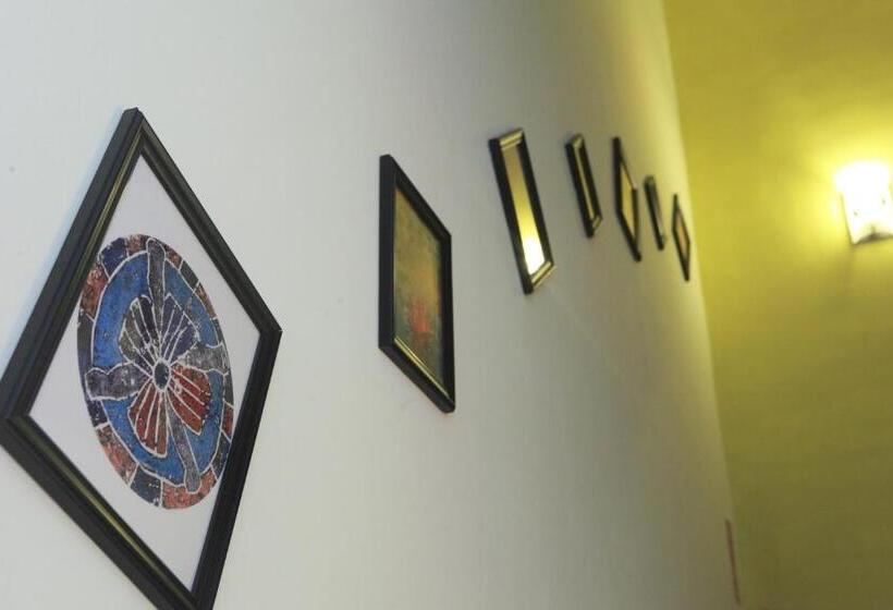 پانسیون Dali Moonlight B&b