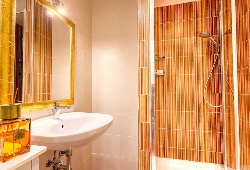 ペンション Marlin Rooms