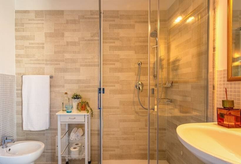 ペンション Marlin Rooms