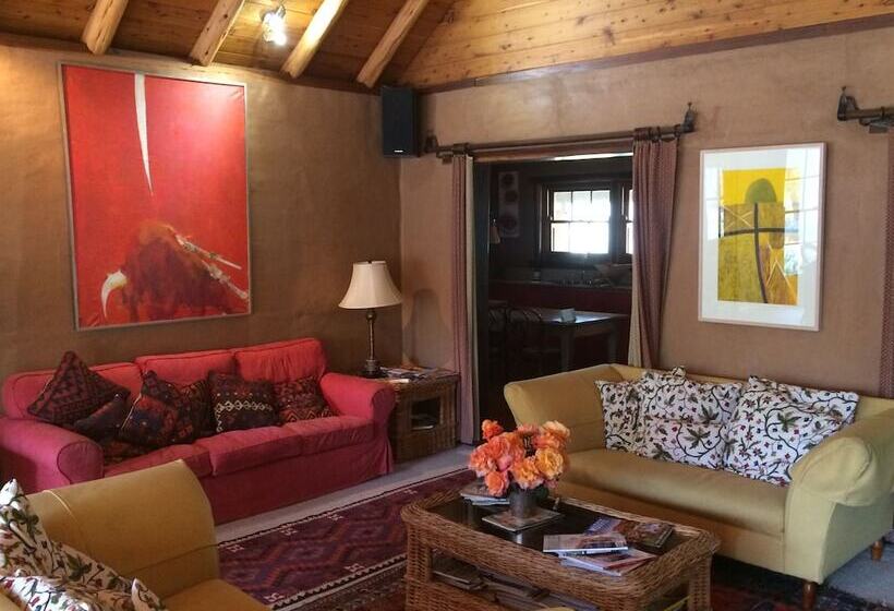 פנסיון Wildwood Guesthouse