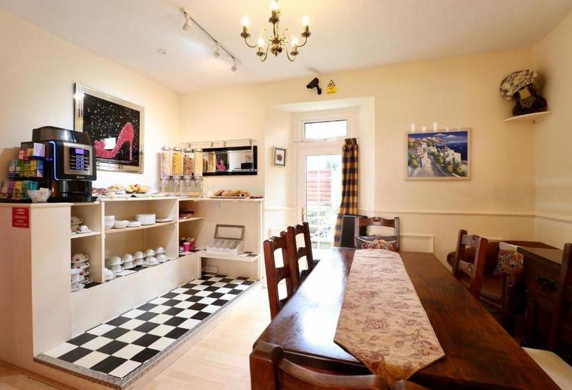 민박 Highland House Callander