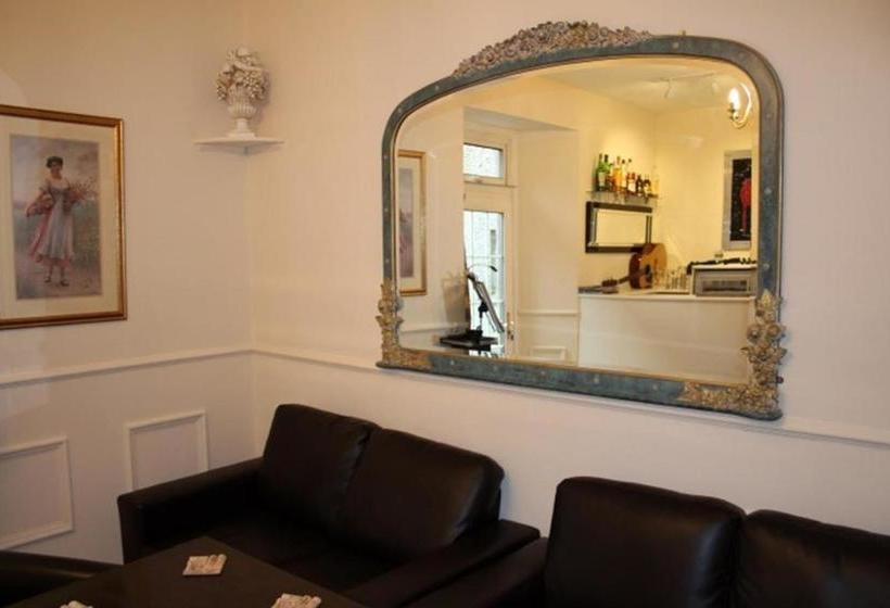 민박 Highland House Callander