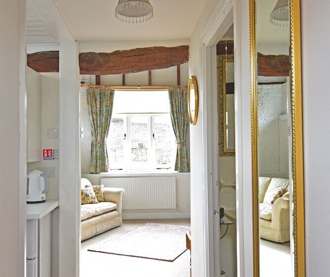 ベッドアンドブレックファースト The Abbey Hotel & Apartments