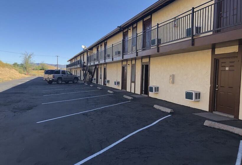 Golden Hills Motel