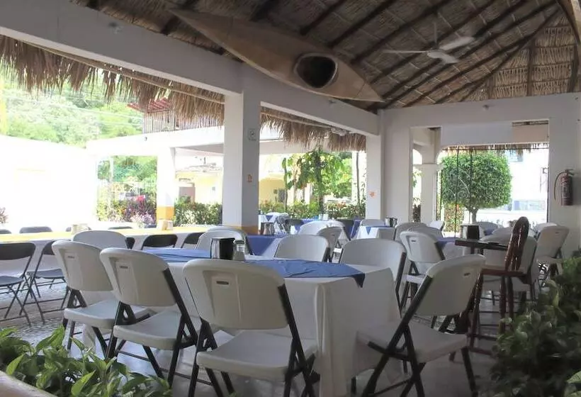 ホテル Arrecife Huatulco Plus