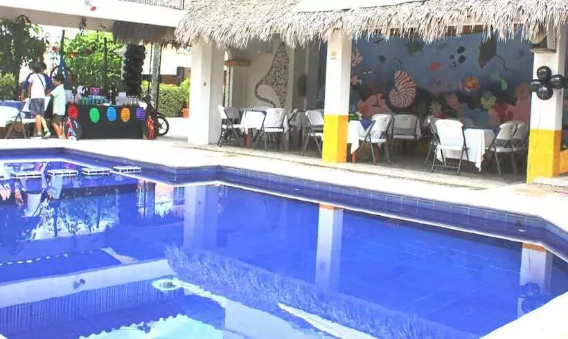 ホテル Arrecife Huatulco Plus
