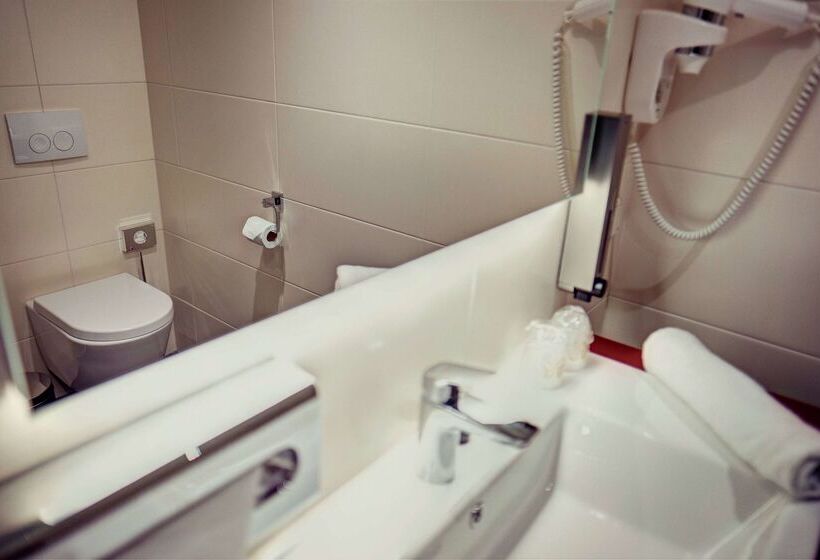 Отель Amedia Amsterdam Airport Schiphol, Trademark Collection By Wyndham