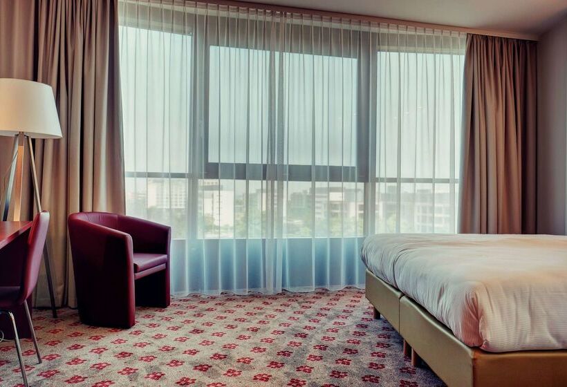 Отель Amedia Amsterdam Airport Schiphol, Trademark Collection By Wyndham