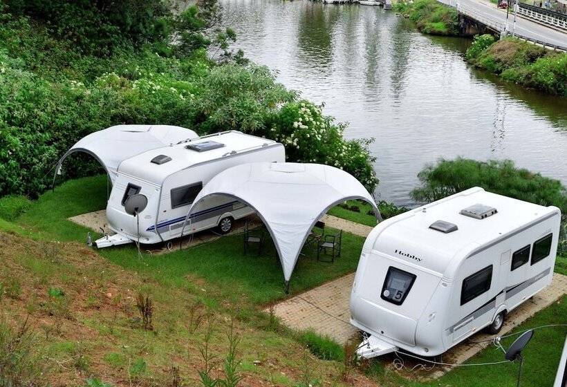 בית מלון כפרי Go Outdoors Caravan Park Nuwara Eliya