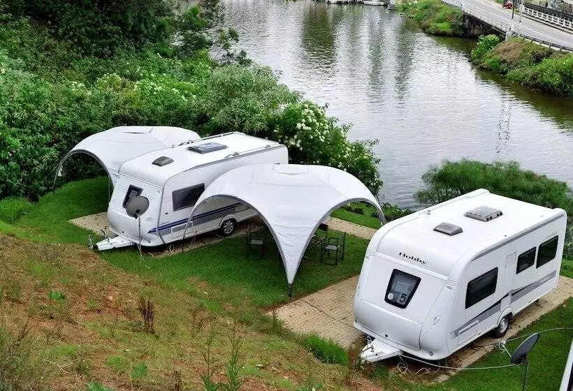 هتل Go Outdoors Caravan Park Nuwara Eliya