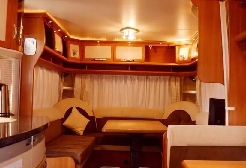 هتل Go Outdoors Caravan Park Nuwara Eliya
