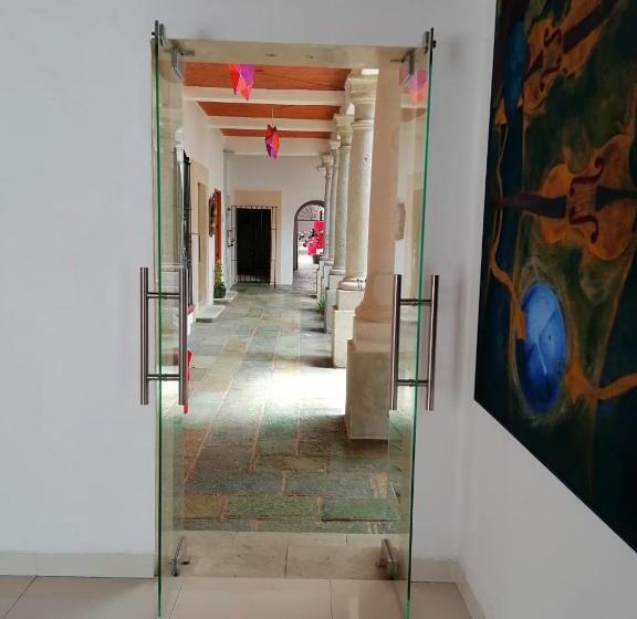 هتل La Catrina De Alcala