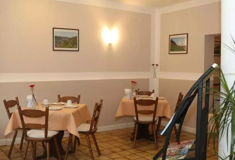 Hotelli Pension Am Rheinsteig