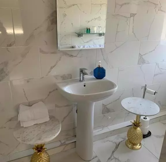 ペンション Brooke Lodge Guesthouse
