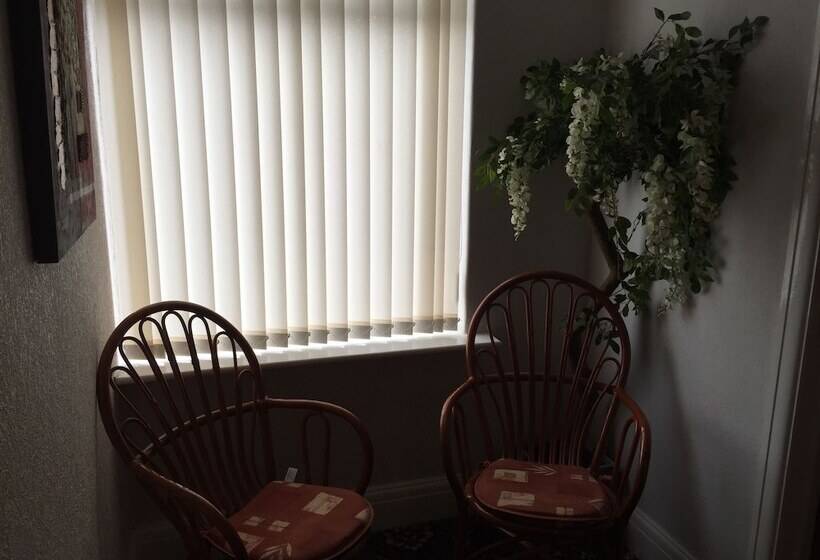 פנסיון The Northdale Hotel Ltd