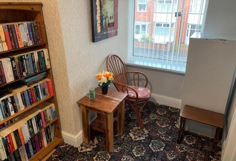 פנסיון The Northdale Hotel Ltd