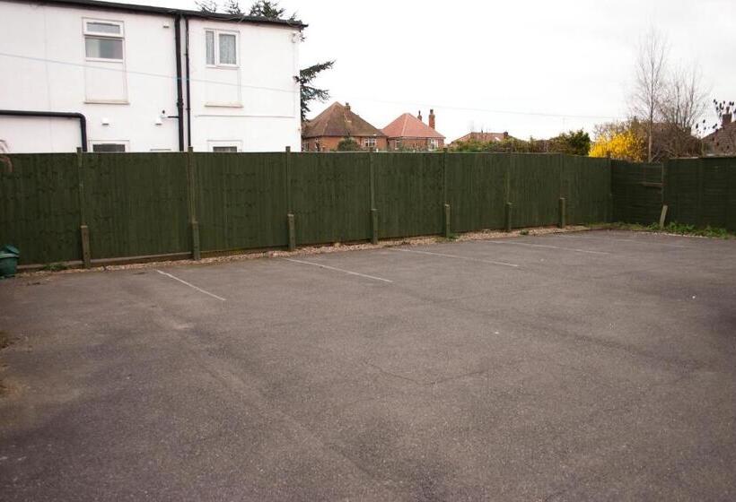 פנסיון The Northdale Hotel Ltd