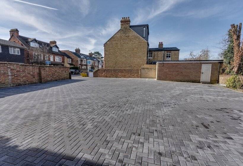 بنسيون The Sportsview Guest House