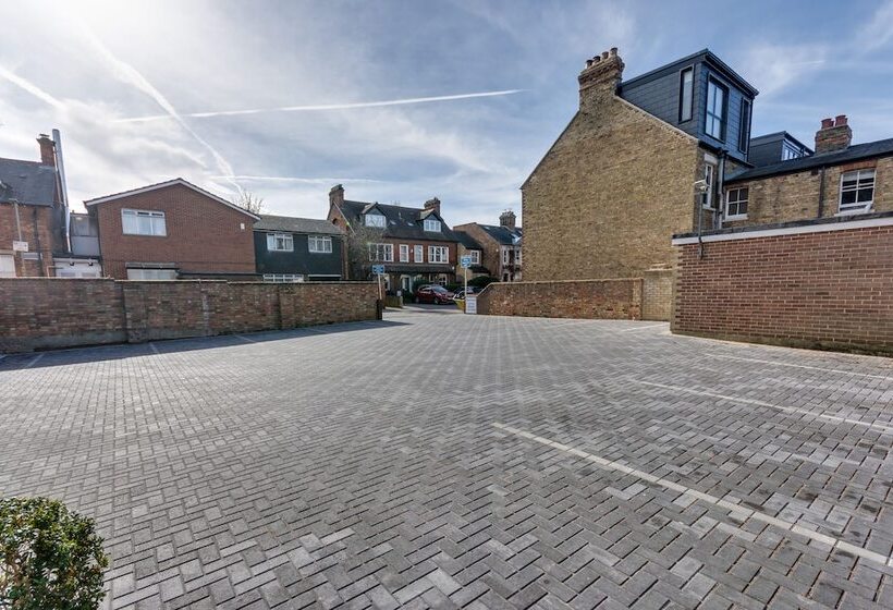 بنسيون The Sportsview Guest House