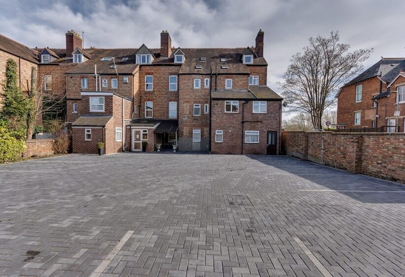 بنسيون The Sportsview Guest House