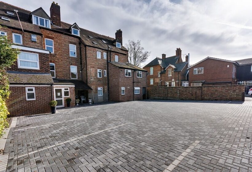 بنسيون The Sportsview Guest House