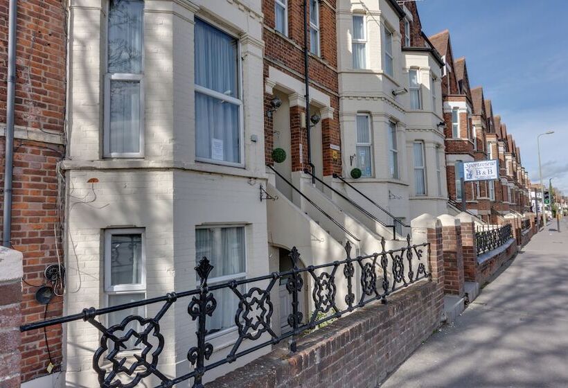 بنسيون The Sportsview Guest House