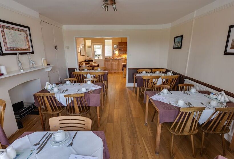 بنسيون The Sportsview Guest House