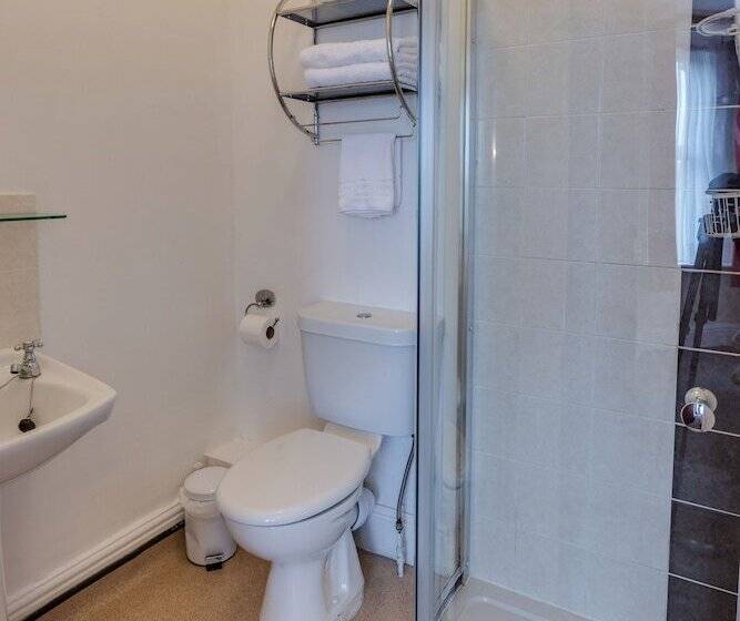 بنسيون The Sportsview Guest House