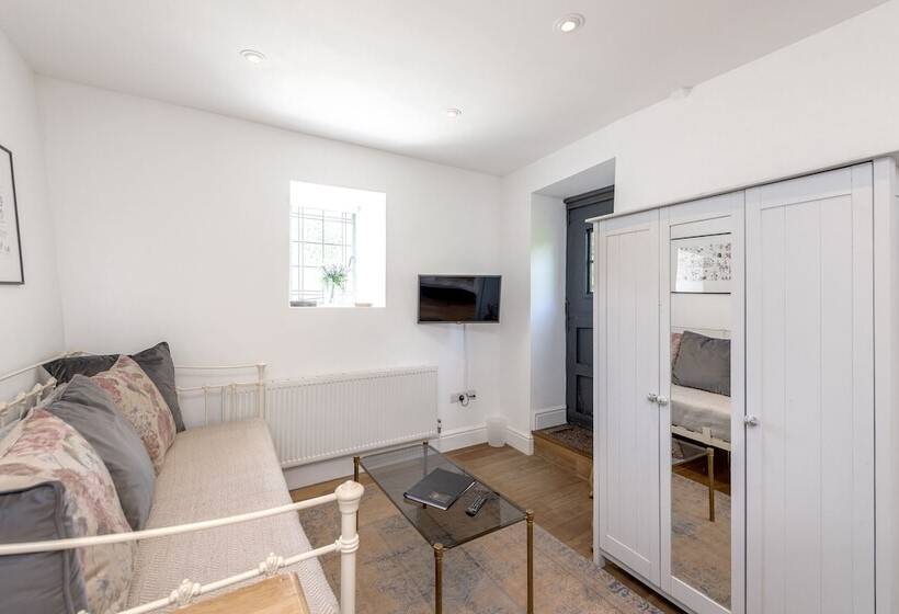 민박 The Old Parsonage