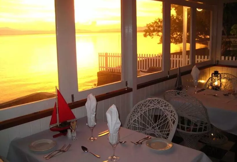 Driftwood Resort