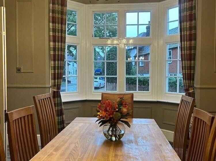 Отель The Ardingly Inn