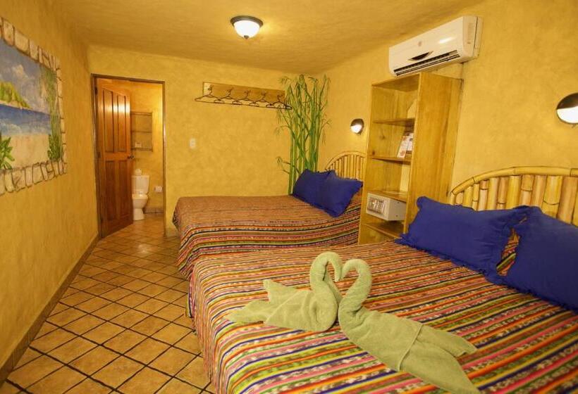 בית מלון כפרי El Sano Banano Beachside