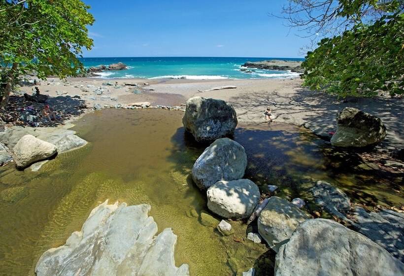 בית מלון כפרי El Sano Banano Beachside