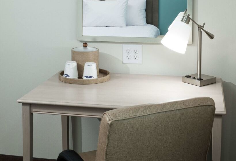 Отель Hampton Inn & Suites Carolina Beach Oceanfront